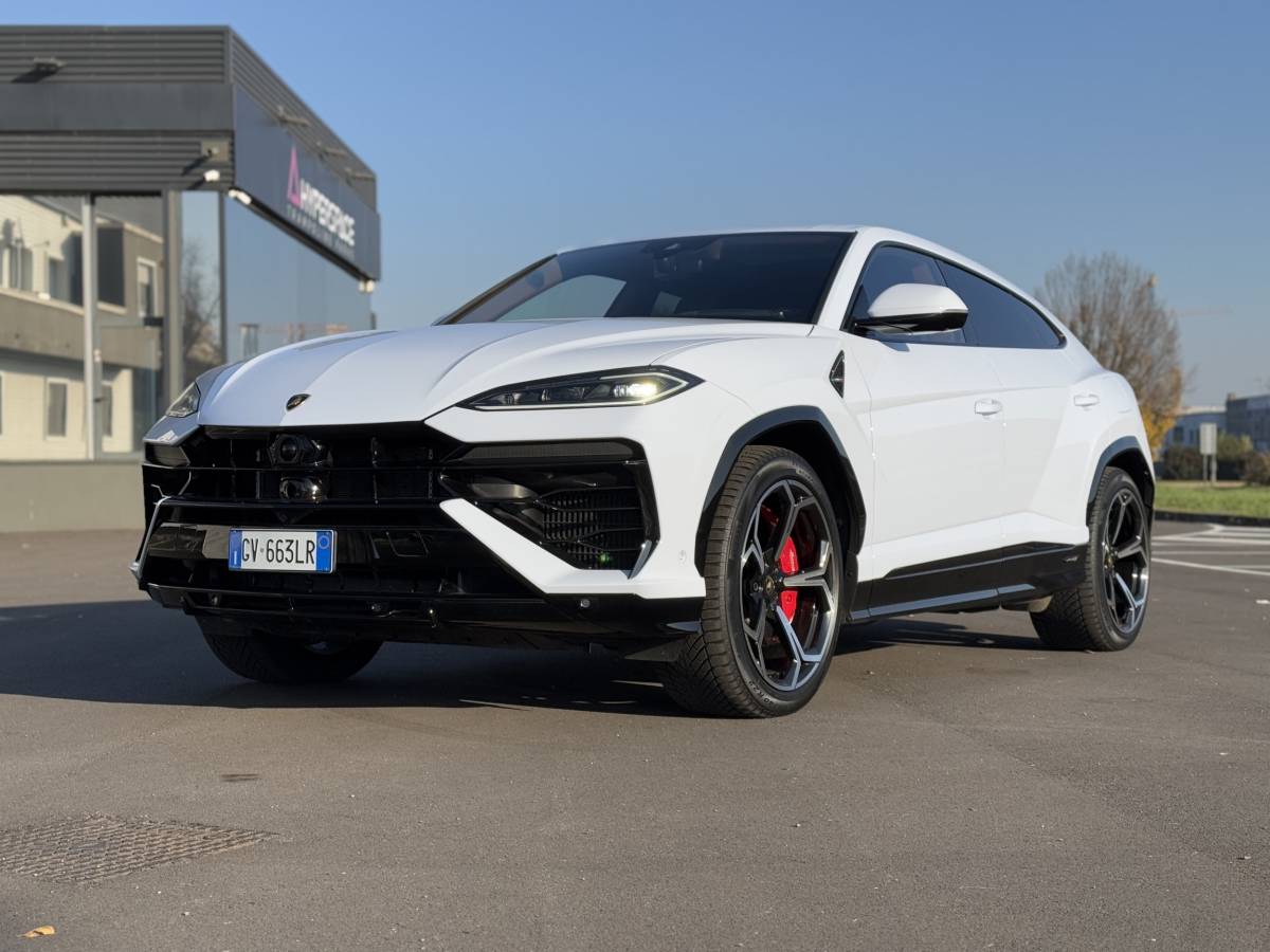 Lamborghini Urus SE: con l’ibrido plug in arriva a 800 CV