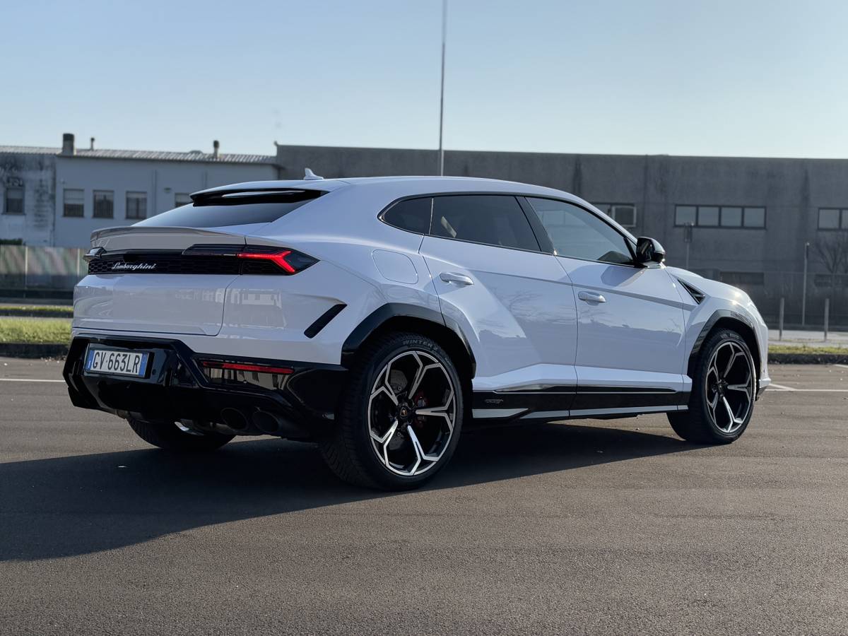 Lamborghini Urus SE: guarda la gallery del nuovo super-SUV da 800 CV 7