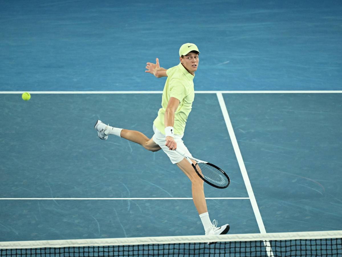 Australian Open, Sinner è perfetto: batte De Minaur in tre set e vola in semifinale