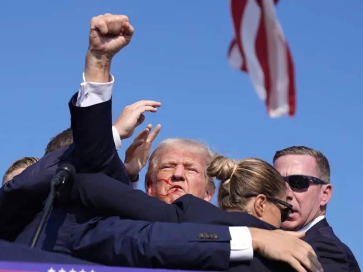 l ultima teoria su trump l attentato era una messinscena da Ilgiornale.it l ultima teoria su trump l attentato era una messinscena