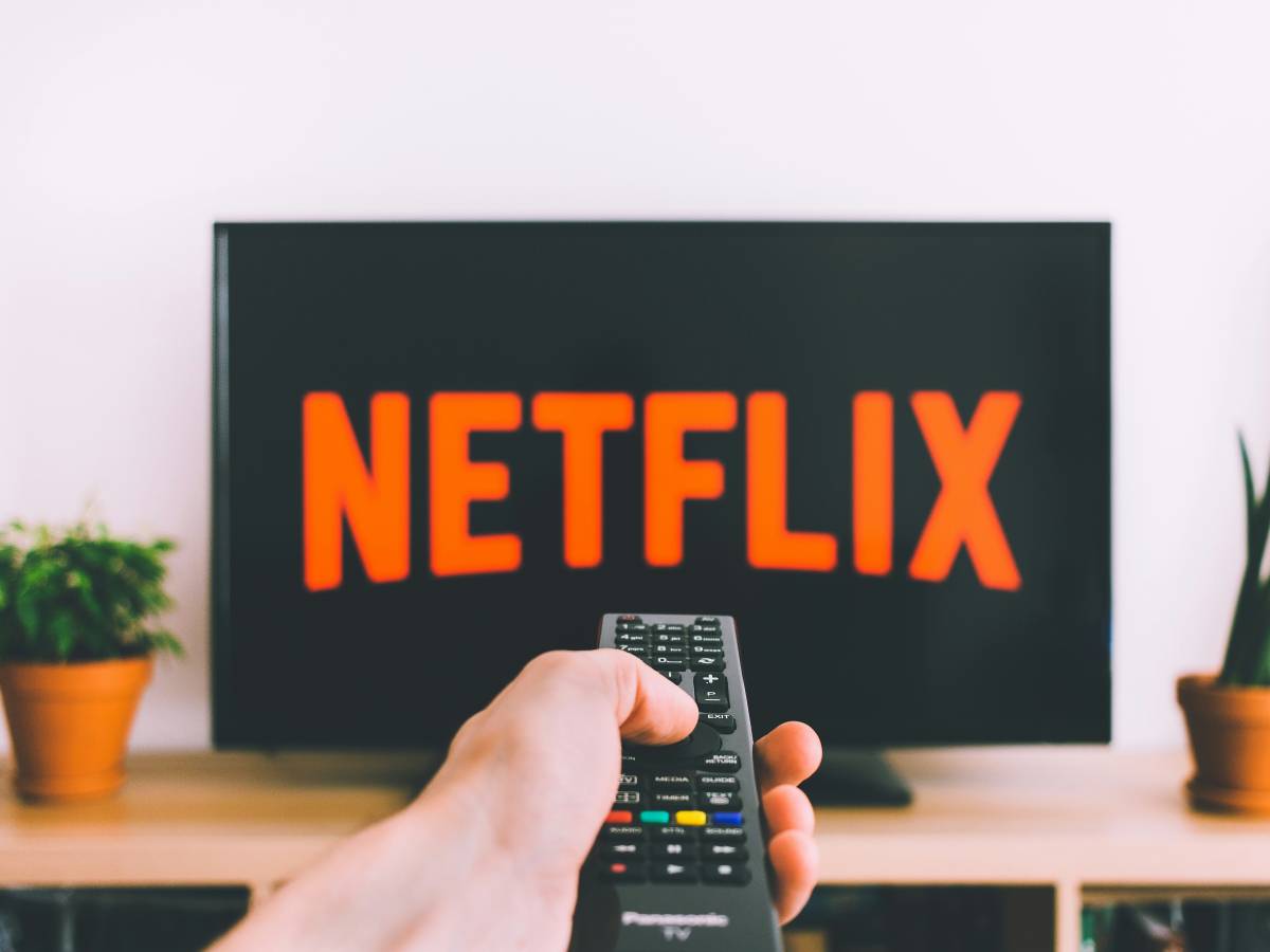 Dieci anni fa la rivoluzione Netflix: cinque serie che ci hanno legati al divano Dieci anni fa la rivoluzione Netflix: cinque serie che ci hanno legati al divano