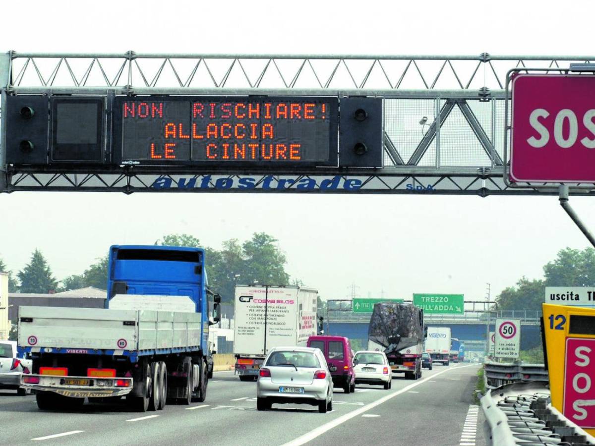 Cantieri e lavori in autostrada, nel 2026 cambia il rimborso: ecco come funzionerà Cantieri e lavori in autostrada, nel 2026 cambia il rimborso: ecco come funzionerà