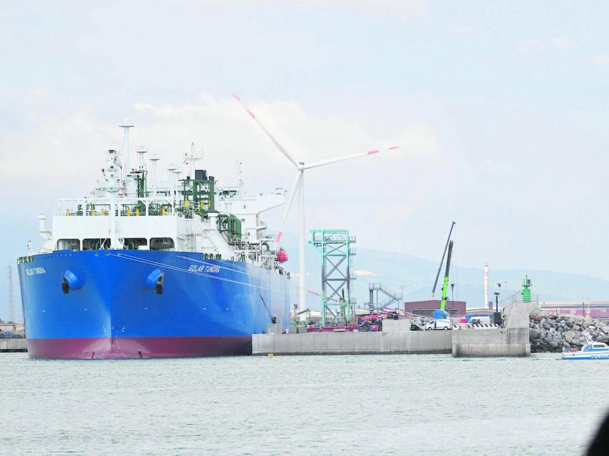 Snam, sul rigassificatore ancora barricate toscane