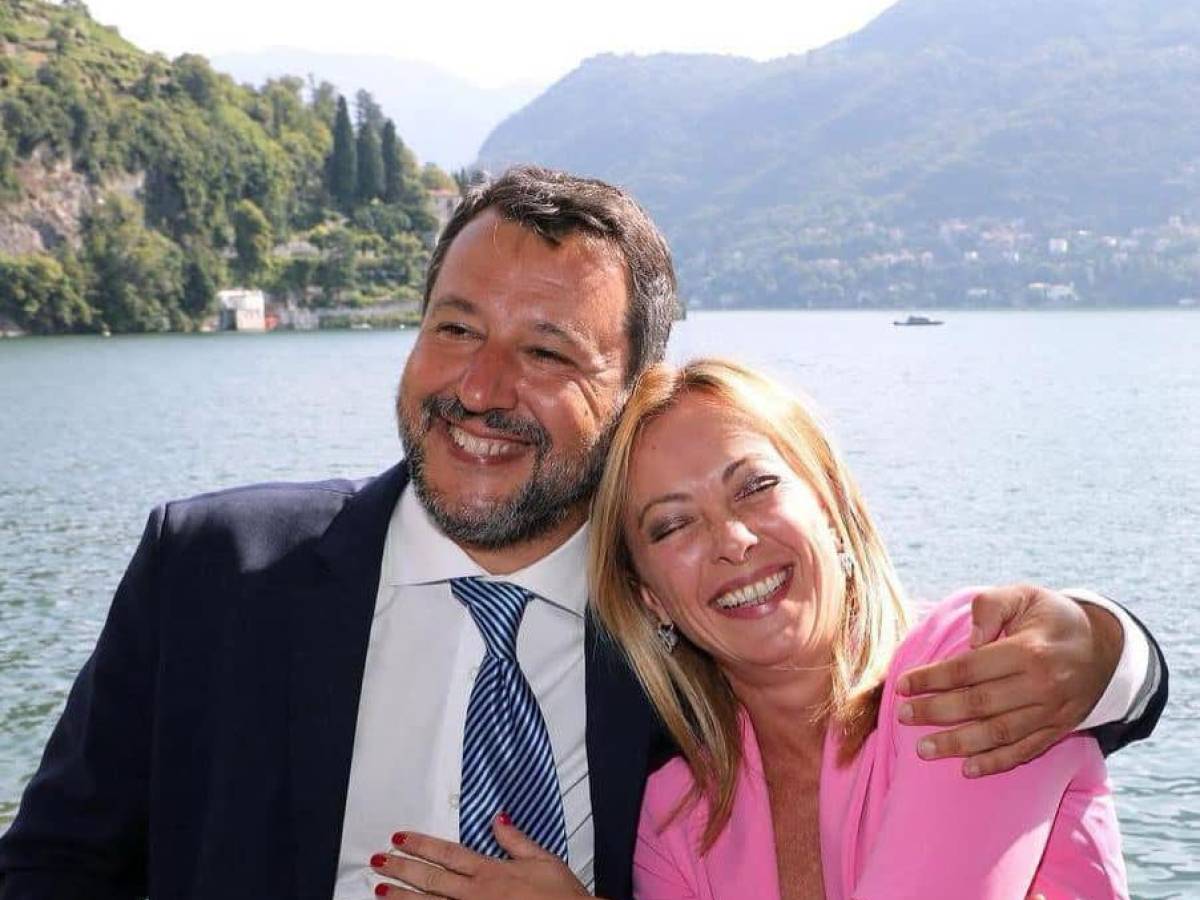 Chat rubate, pronta la controffensiva di Fdi. Meloni: "Stima per Salvini, avanti compatti"