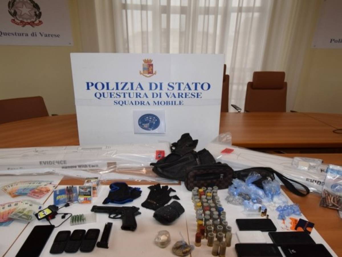 Droga e kalashnikov nei boschi di Malnate: il blitz della polizia contro i pusher