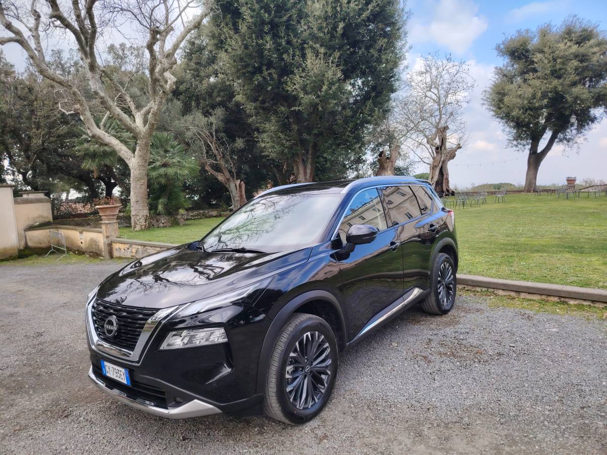 Proviamo la Nissan X Trail Mild Hybrid e la full electric Ariya NISMO