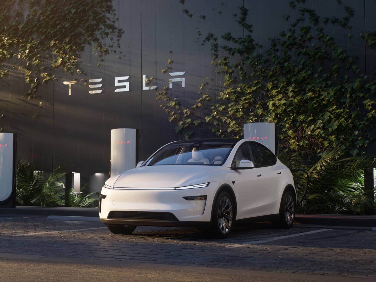 Tesla Model Y 2025: guarda la gallery del nuovo modello 3