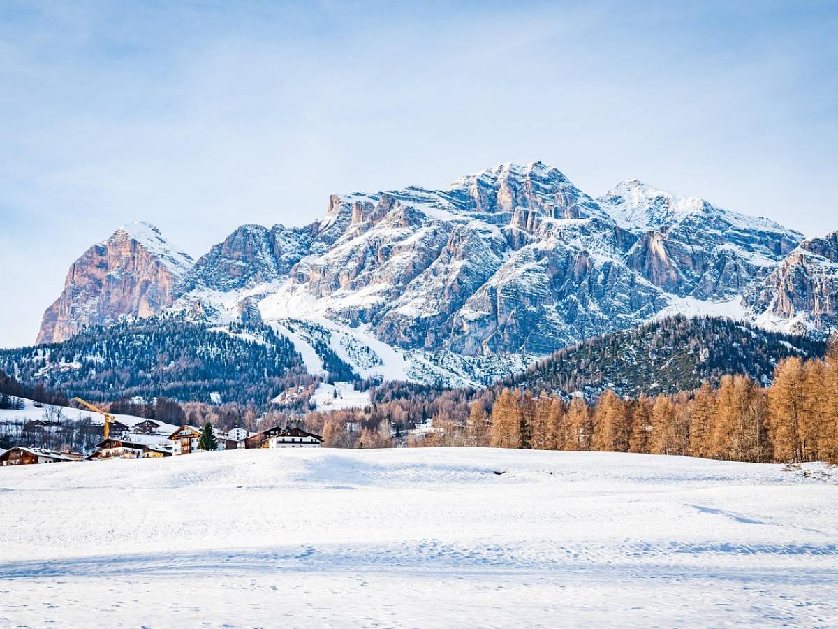 Tragedia sulle piste di Cortina: minorenne cade dopo lo schianto contro un albero