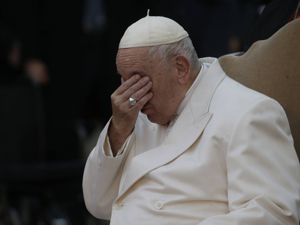 Il Papa in condizioni critiche. "Ossigeno e trasfusioni"