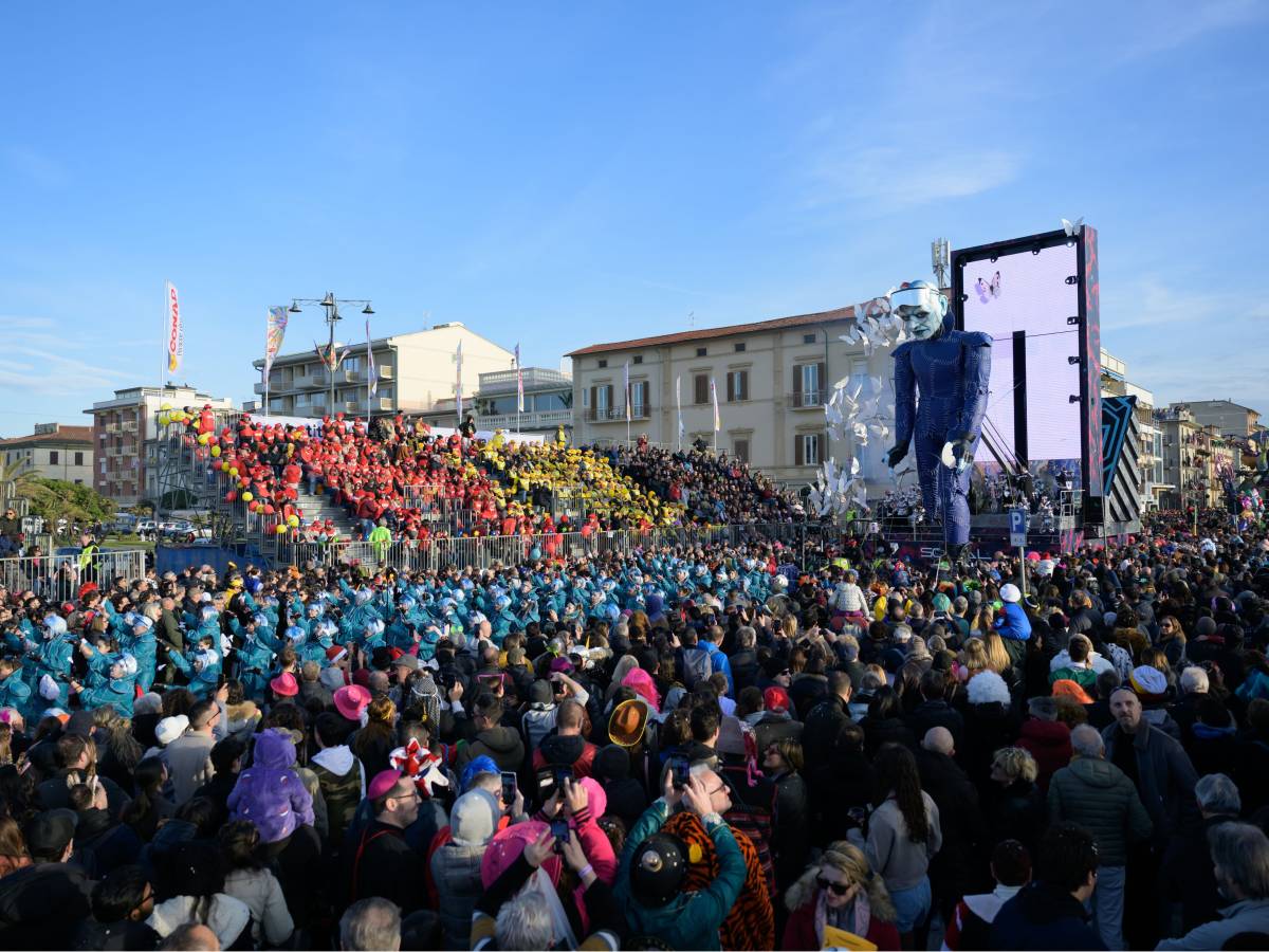 Luca Ramacciotti: “Il carnevale di Viareggio è uno strumento di critica e una risorsa economica e turistica importante”