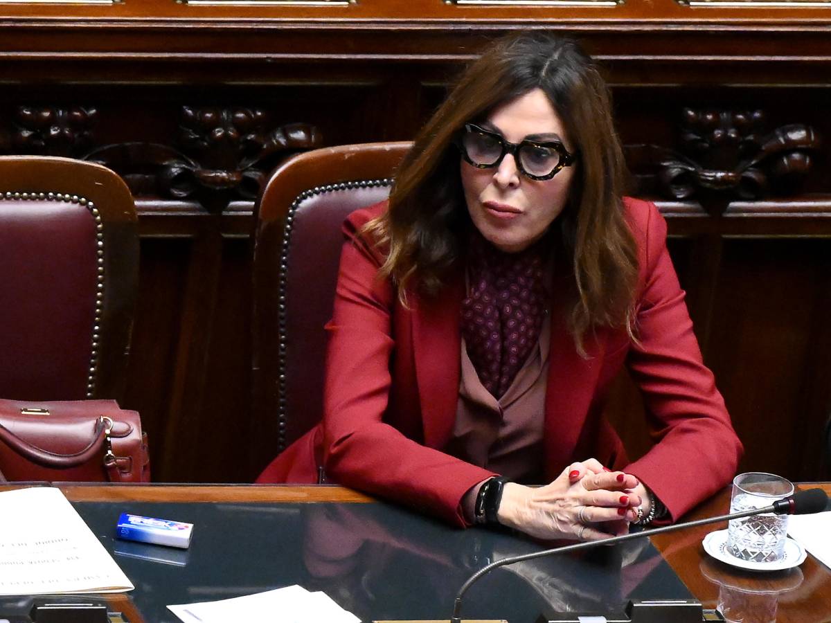 Santanchè, processo sospeso in attesa che si pronunci la Consulta Santanchè, processo sospeso in attesa che si pronunci la Consulta