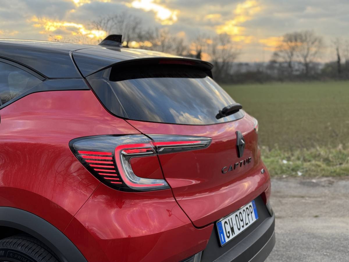 Renault Captur E-Tech 2025: guarda la gallery del B SUV ibrido 7