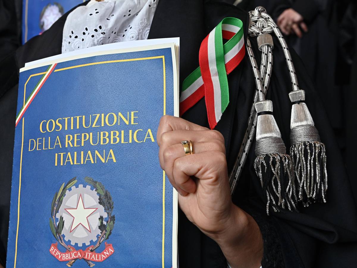 "Dire no è difendere Costituzione". L "Dire no è difendere Costituzione". L