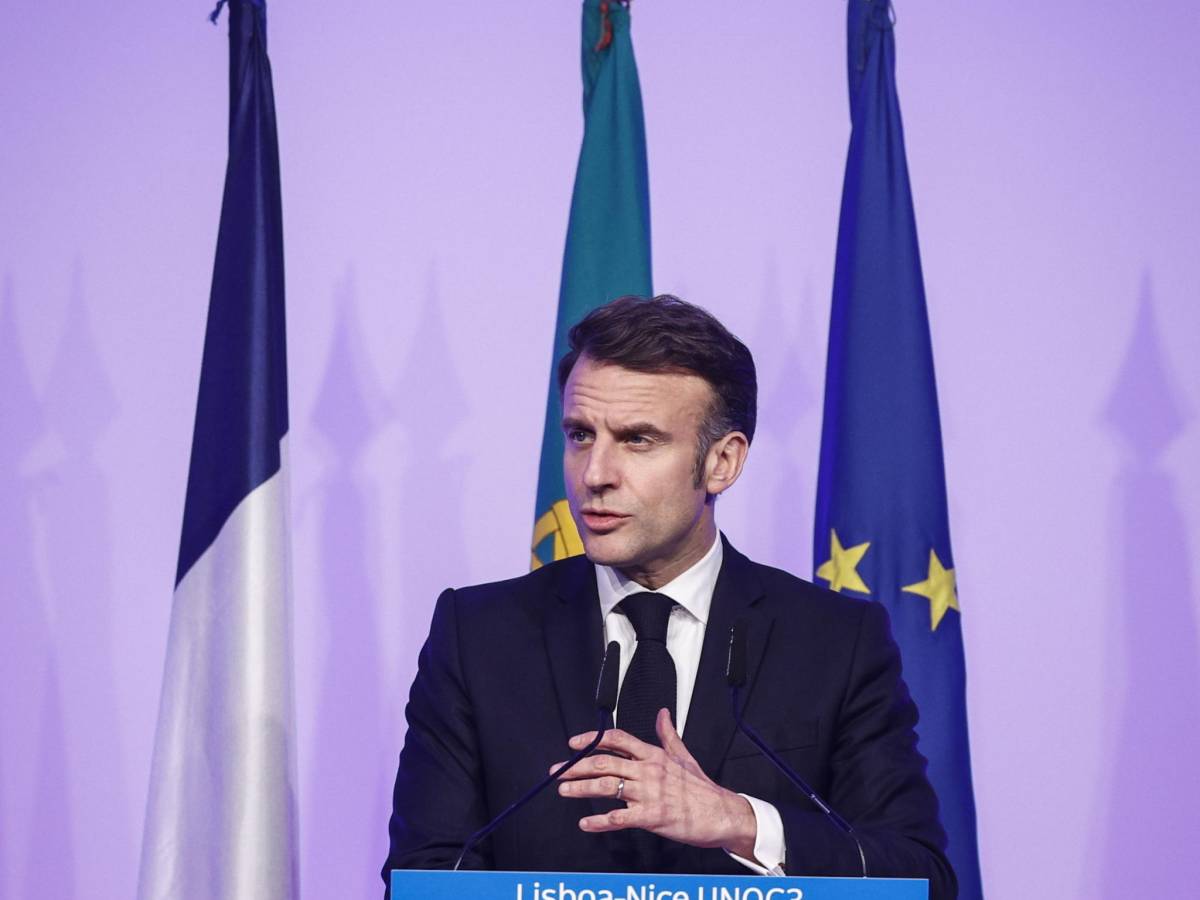 Macron guerrafondaio senza i nostri soldati