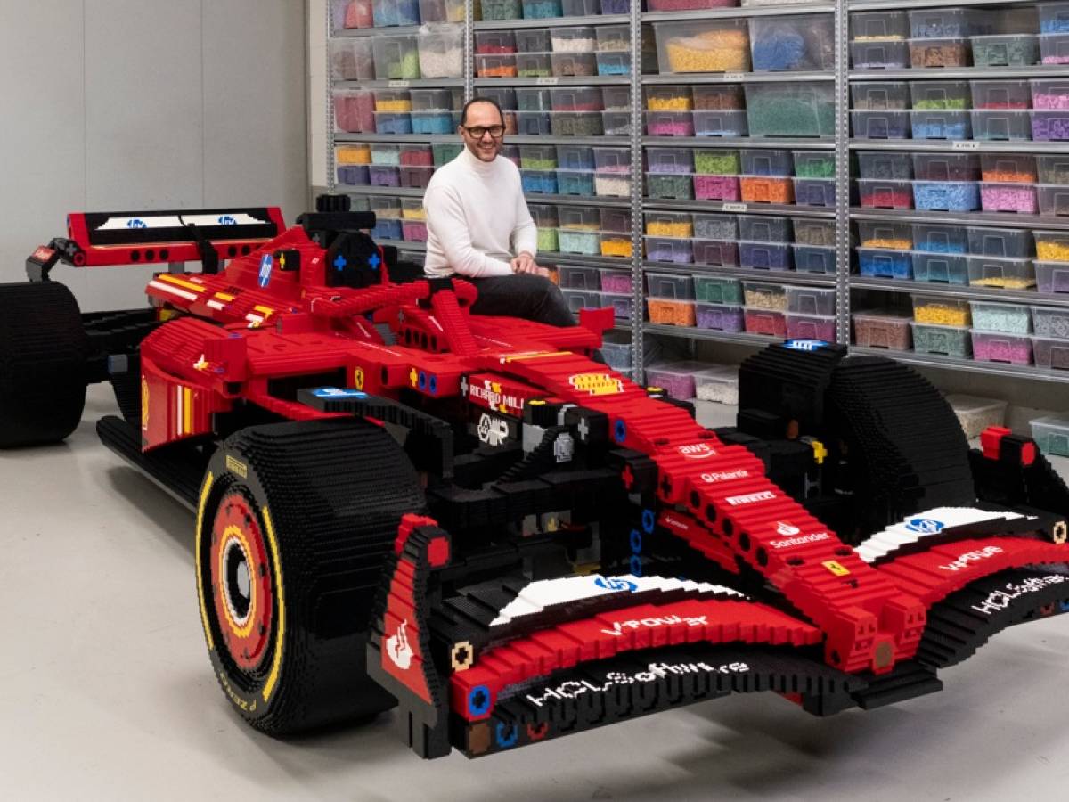 Lego presenta Technic Ferrari SF 24, 562mila pezzi per omaggiare l