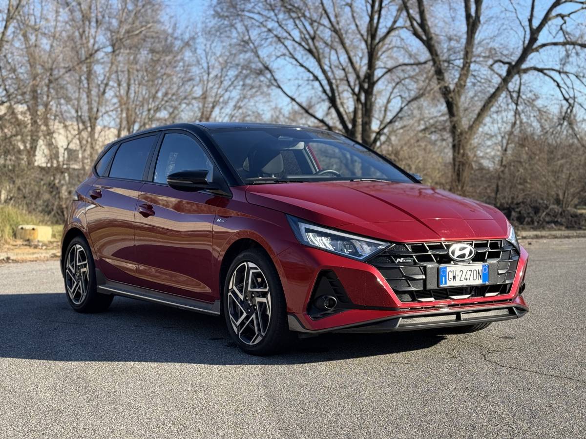 foto copertina hyundai i20 video