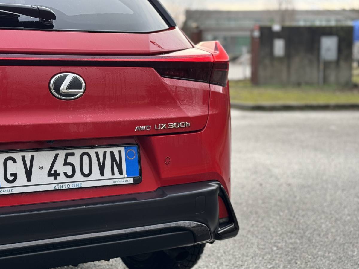 Lexus UX 300h: guarda la gallery del crossover premium giapponese 10