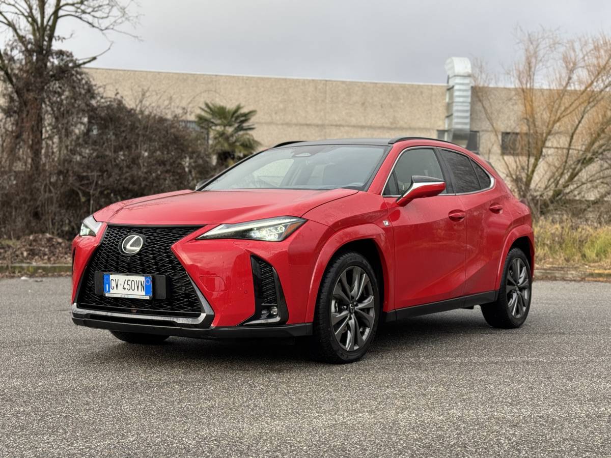 Lexus UX full hybrid: si aggiorna, più potenza e minori consumi