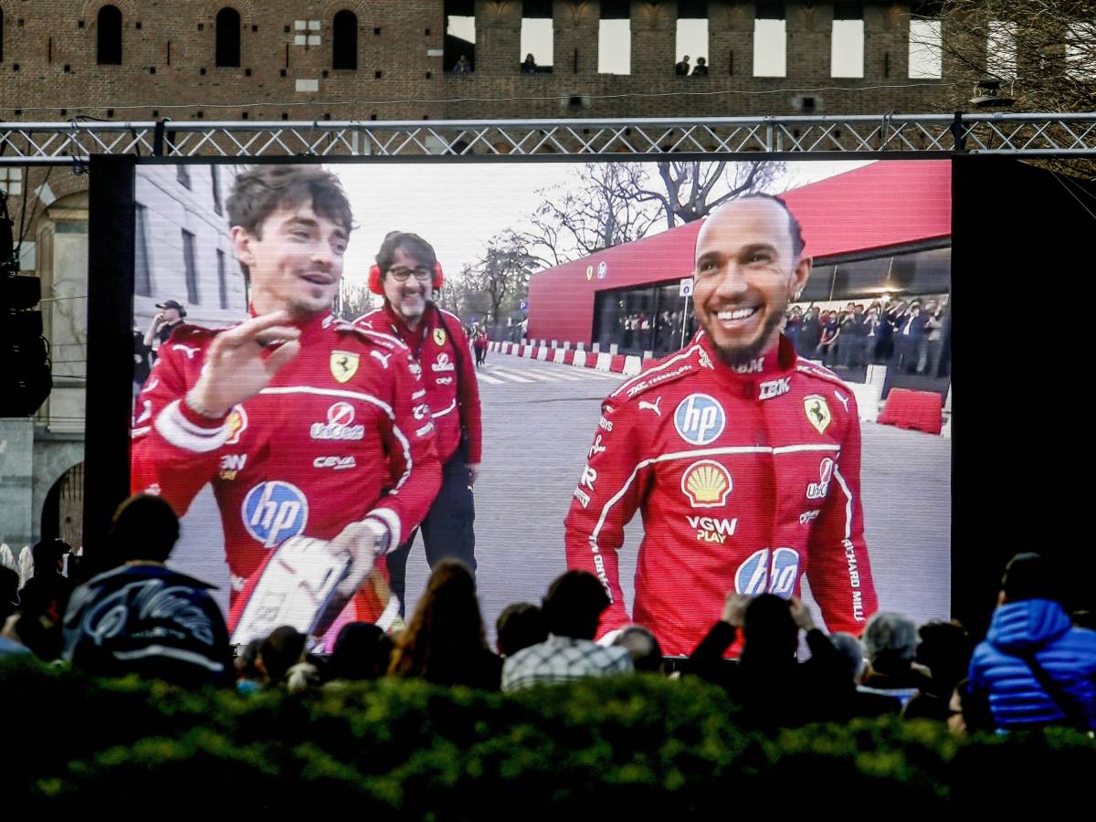 Milano, Hamilton e Leclerc fanno impazzire i tifosi della Ferrari