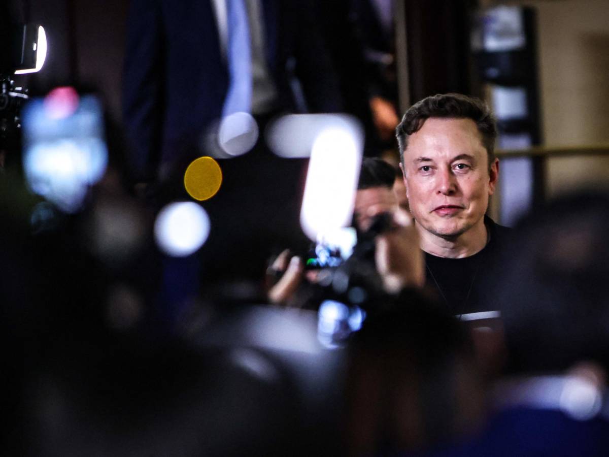 Rissa tra Musk e il ministro polacco: "Zitto ometto". Trump chiede la testa di Zelensky | La diretta