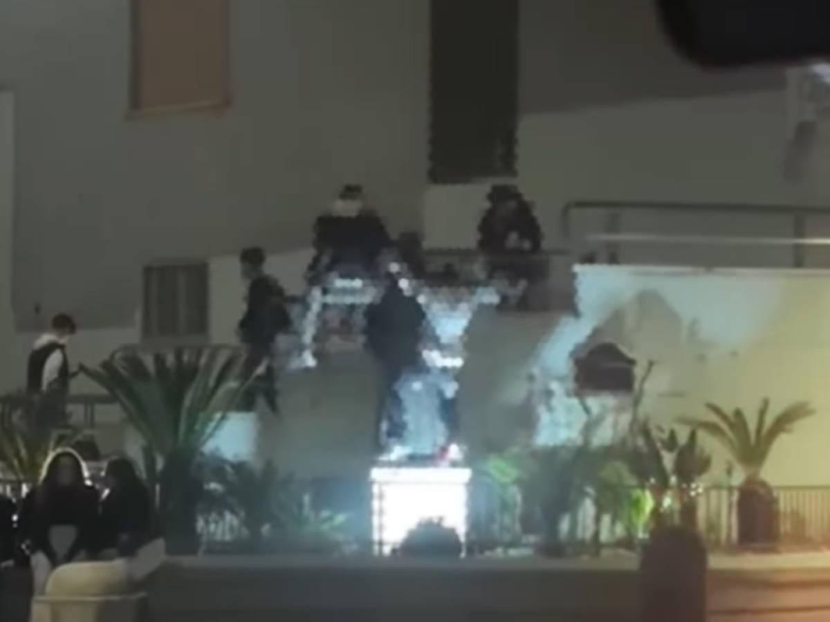 Baby gang profana statua padre Pio: il video choc