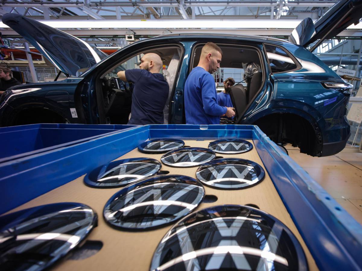 vw solo 50mila tagli stellantis va al sorpasso da Ilgiornale.it vw solo 50mila tagli stellantis va al sorpasso