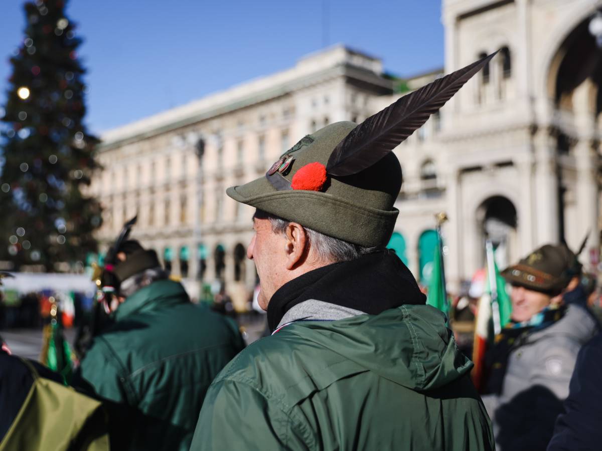 festa per gli alpini e avs li infanga bevono e sporcano lo scontro a genova da Ilgiornale.it festa per gli alpini e avs li infanga bevono e sporcano lo scontro a genova
