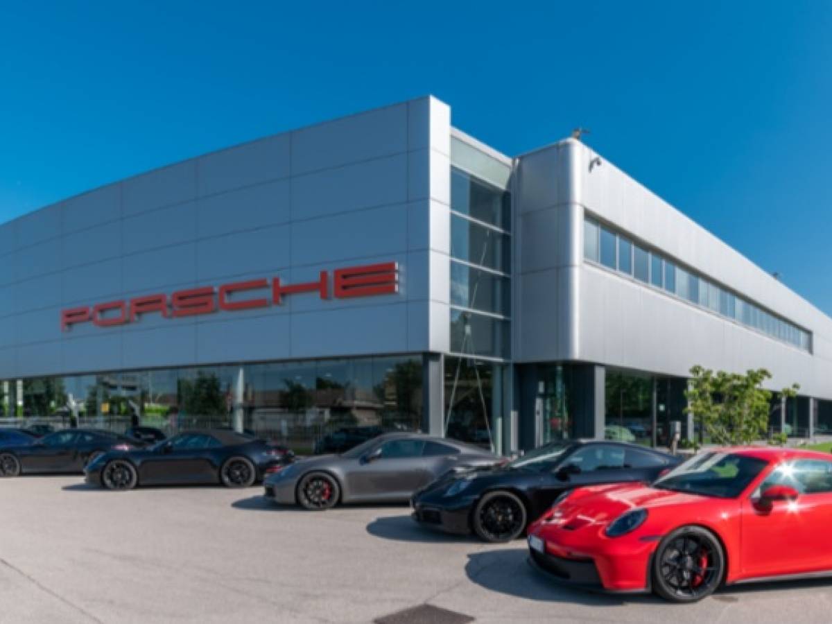 Porsche tira il freno: profitti giù a 3,6 miliardi ( 30,6%). Previsti 3.900 licenziamenti