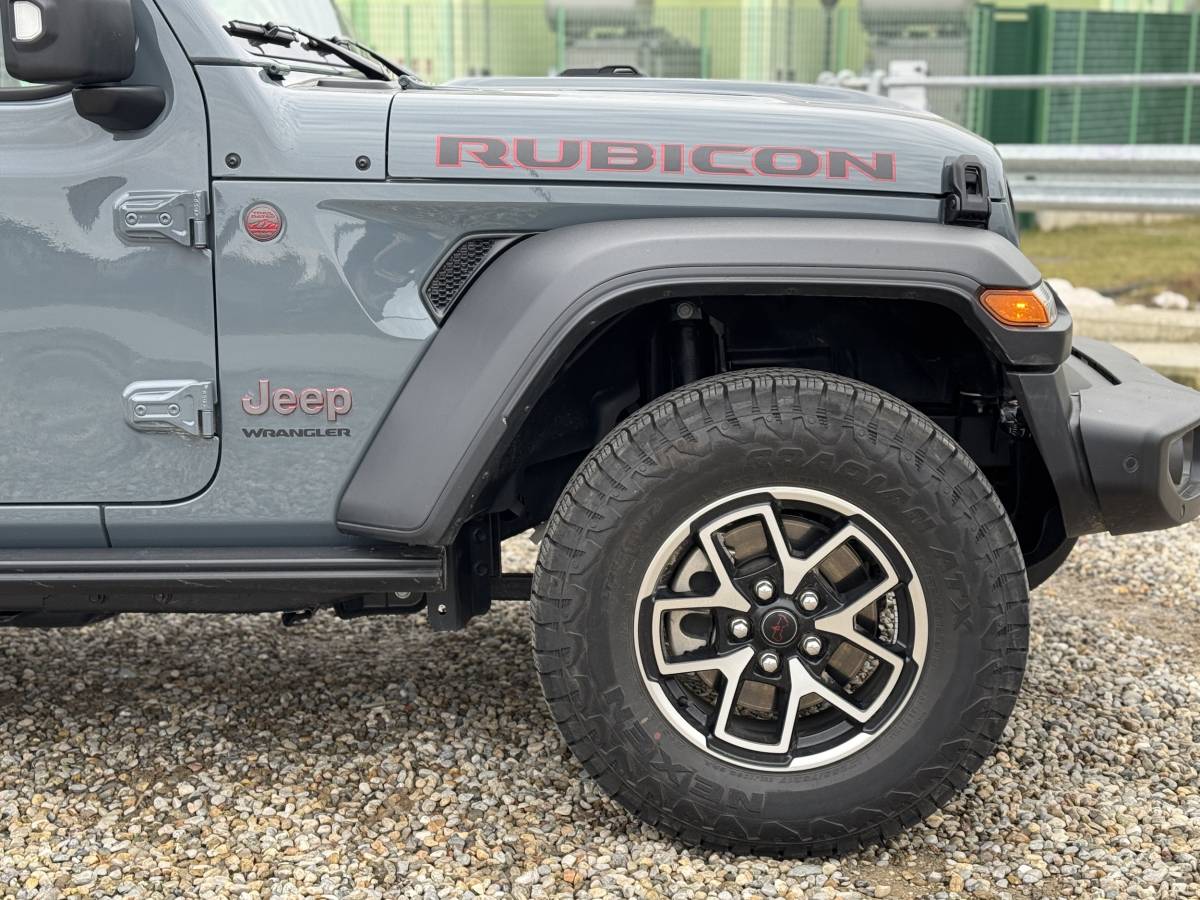 Jeep Wrangler Rubicon 2025: la gallery del 2.0 turbo benzina 12