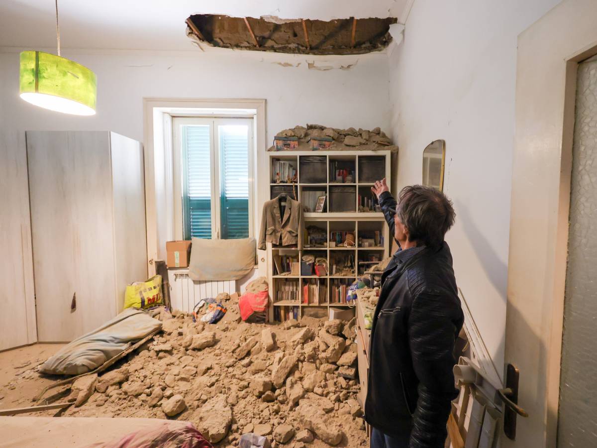 il 20 è abusivo non vogliamo contare i morti perché a napoli può essere una strage da Ilgiornale.it il 20 è abusivo non vogliamo contare i morti perché a napoli può essere una strage