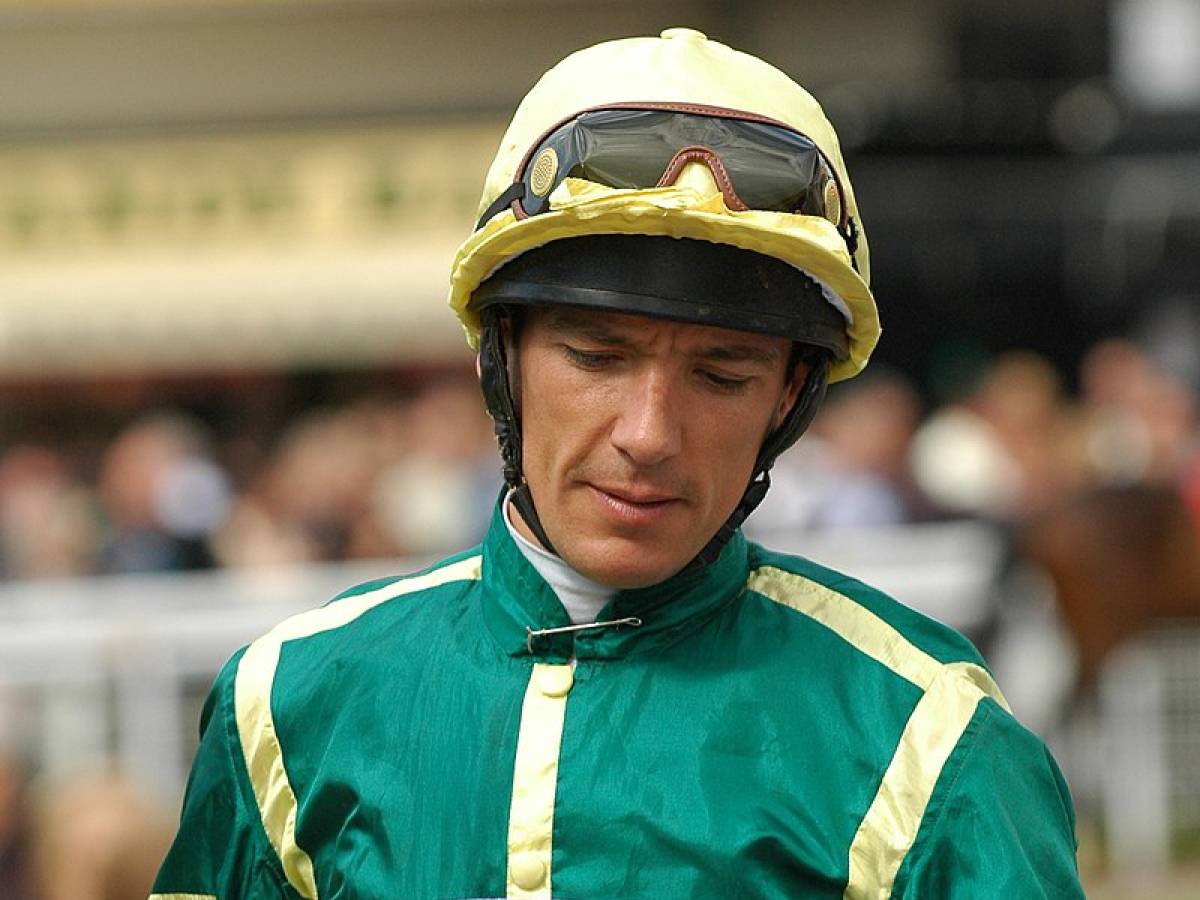 grave incidente per frankie dettori il fantino pi249 famoso del mondo ricoverato con diverse fratture da Ilgiornale.it grave incidente per frankie dettori il fantino pi249 famoso del mondo ricoverato con diverse fratture