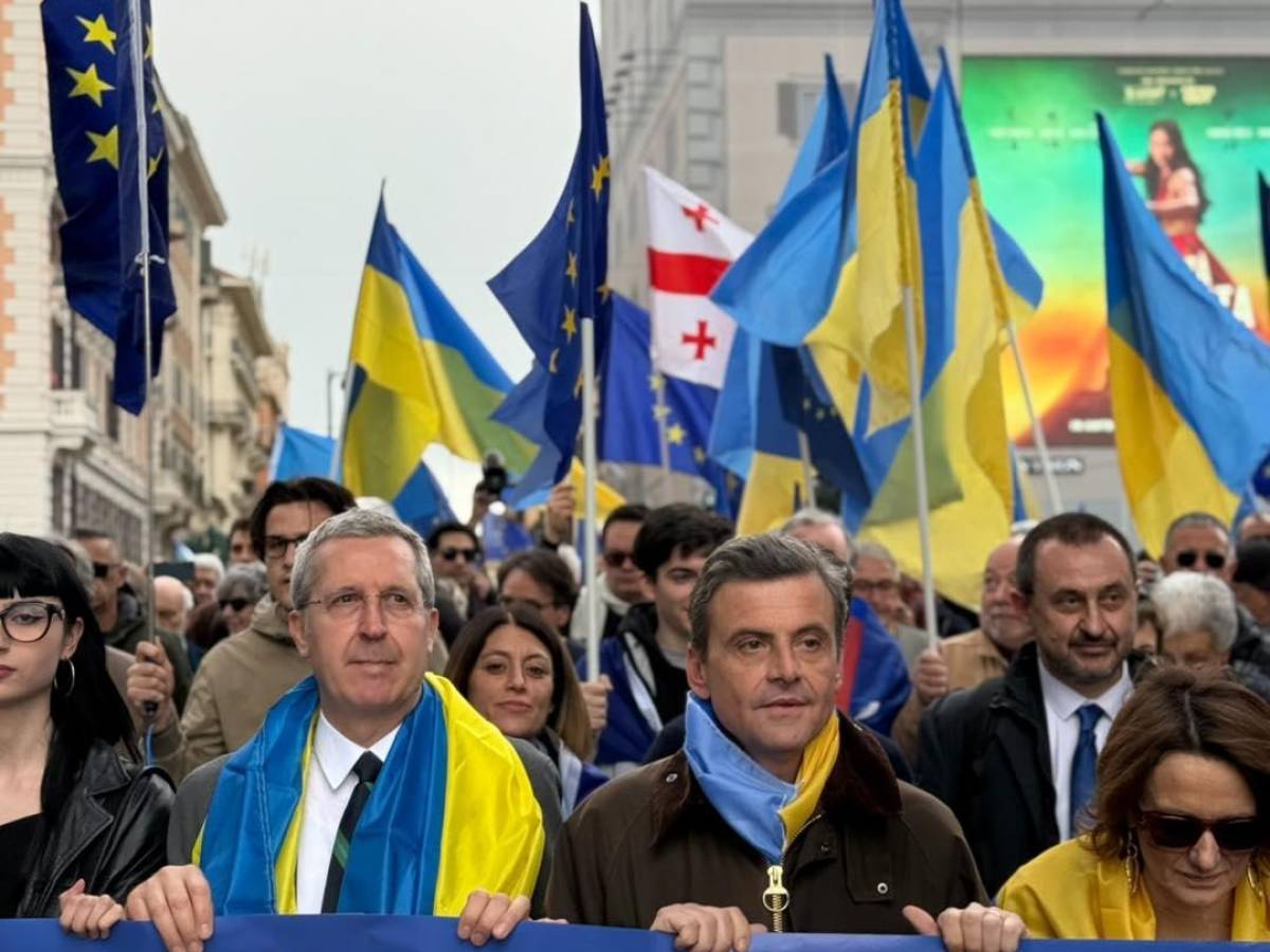 I pacifisti, i pro Kiev e i dem. La piazza Babele a sinistra