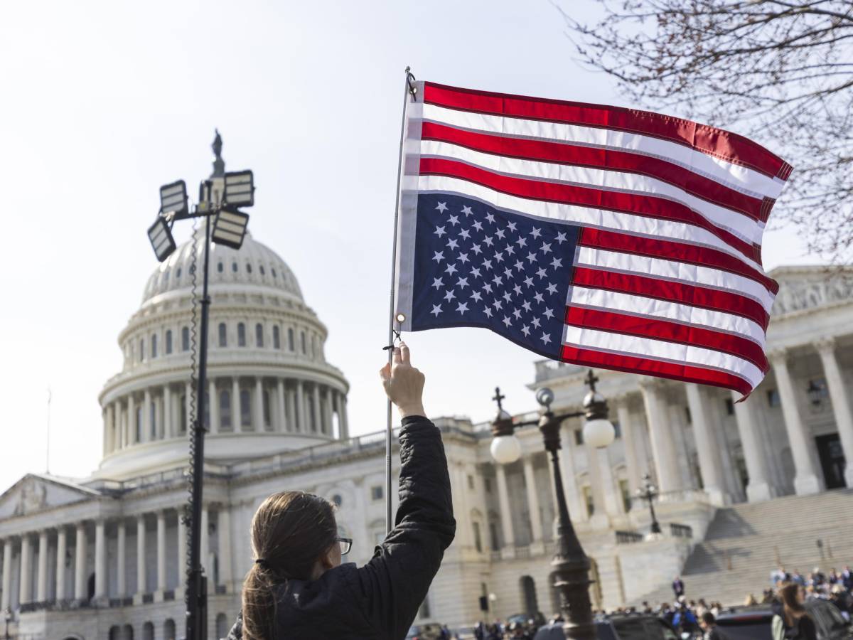 Democratici in caduta libera. Il sondaggio choc: cosa c’è dietro