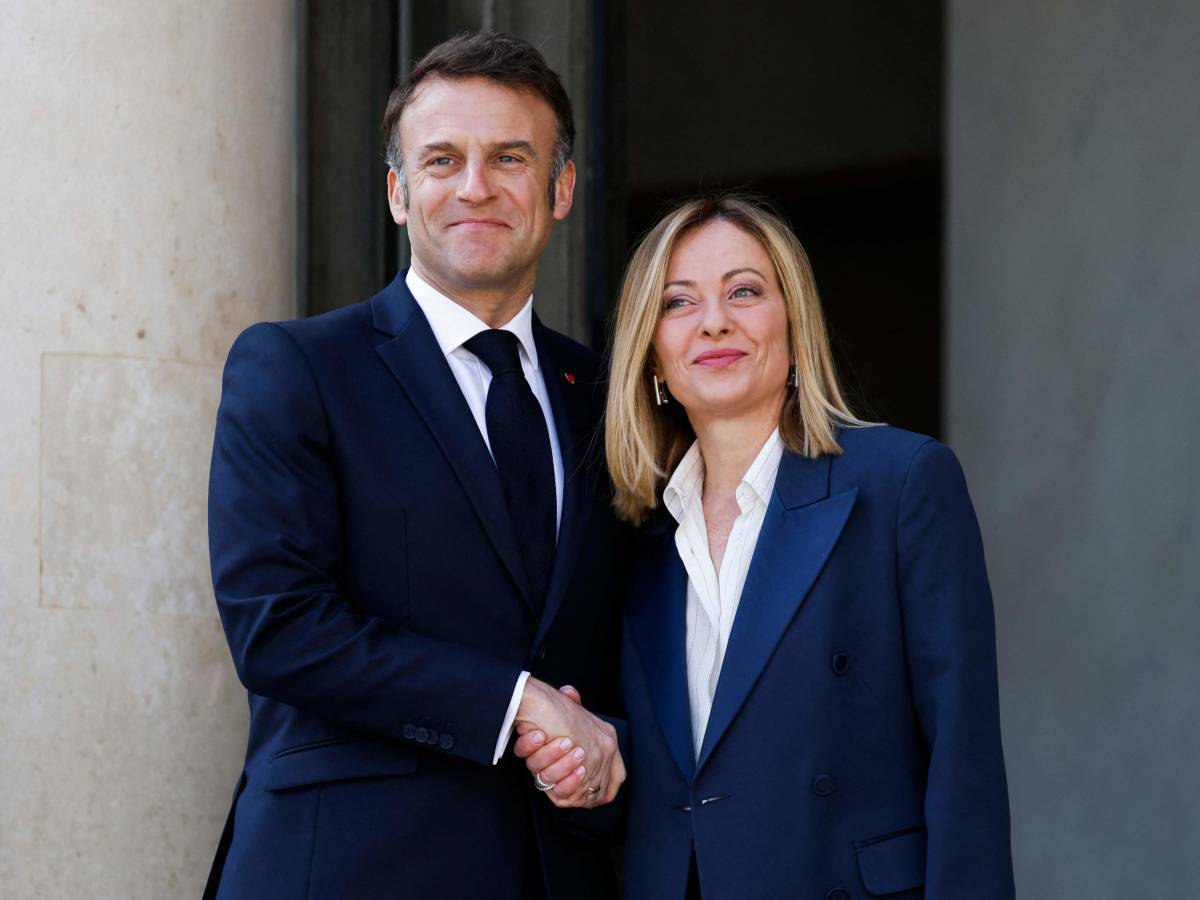 Anche Le Figaro incorona Meloni: “Italia modello di stabilità, Francia nel caos” Anche Le Figaro incorona Meloni: “Italia modello di stabilità, Francia nel caos”