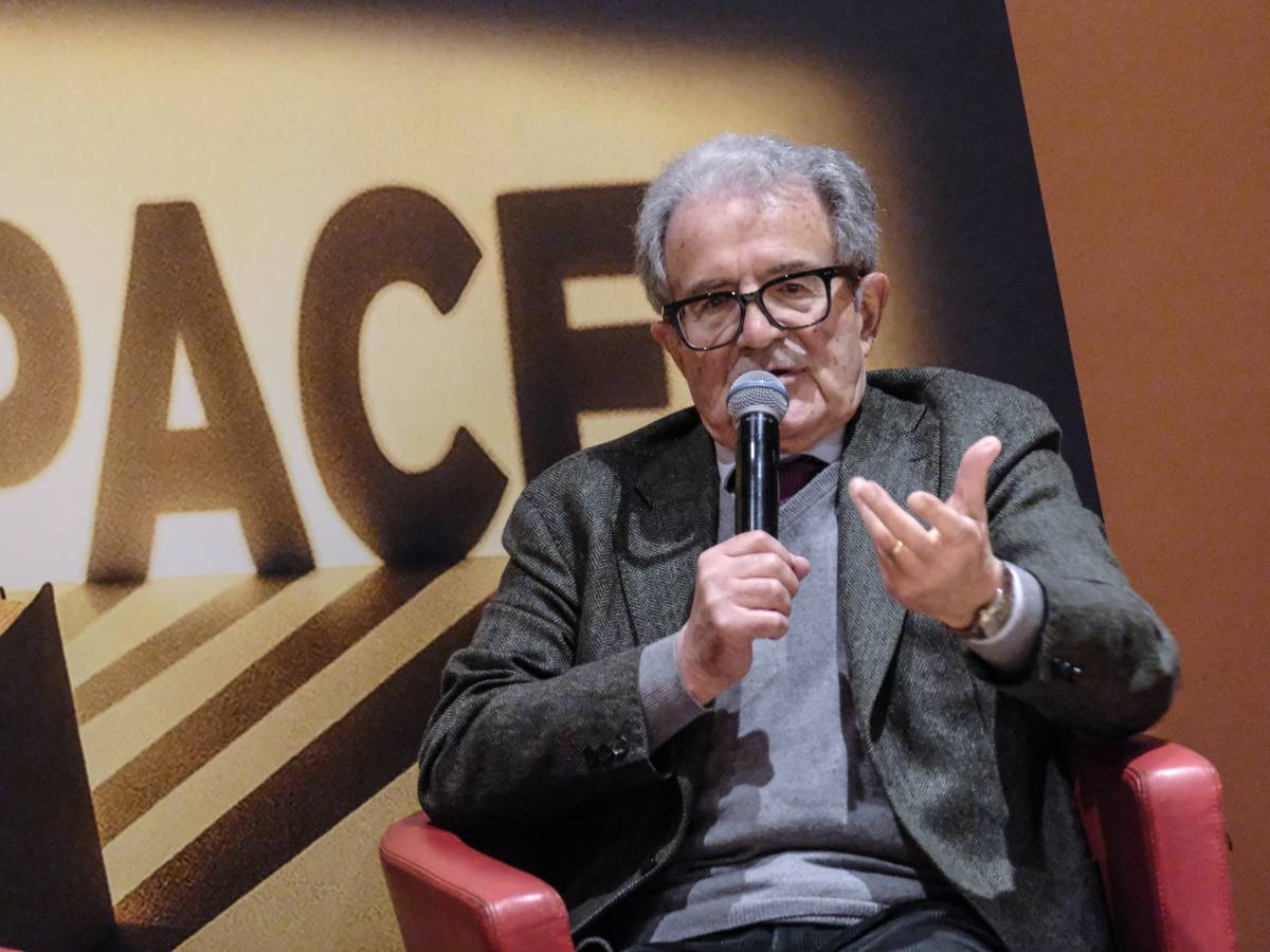 Anche Prodi sposa la patrimoniale. E "riabbraccia" Schlein Anche Prodi sposa la patrimoniale. E "riabbraccia" Schlein