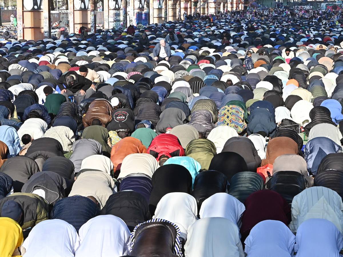 c 232 il ramadan e il comune chiude la strada tutte le sere da Ilgiornale.it c 232 il ramadan e il comune chiude la strada tutte le sere