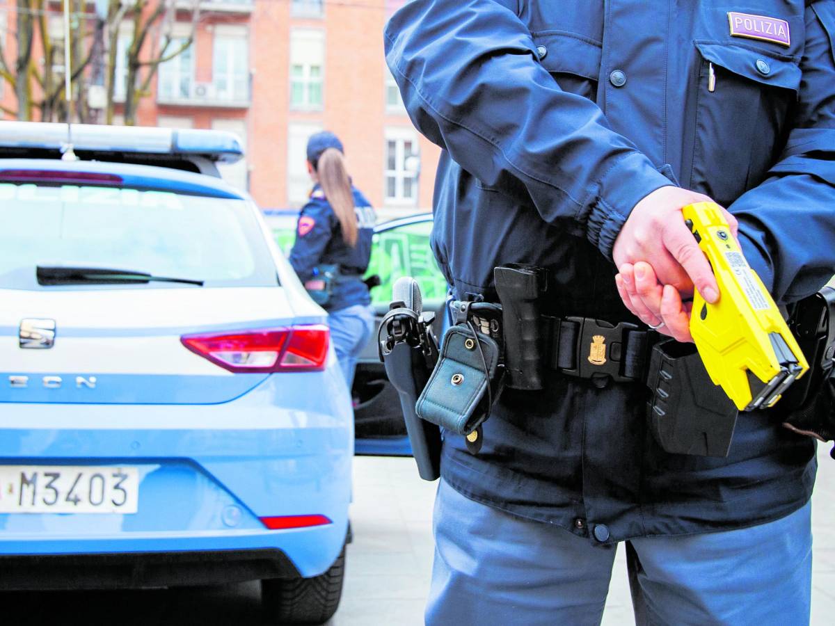 Colpito col taser, ha un malore e muore. Tragedia a Pescara Colpito col taser, ha un malore e muore. Tragedia a Pescara