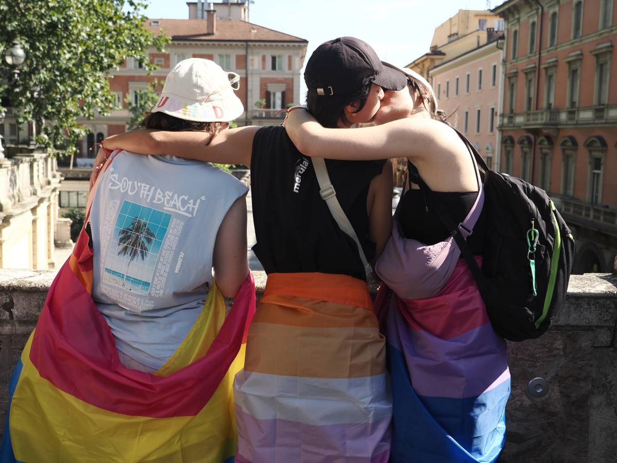 sui mezzi pubblici di torino la tessera alias per persone trans e non binarie fdi follia le priorit224 sono ben altre da Ilgiornale.it sui mezzi pubblici di torino la tessera alias per persone trans e non binarie fdi follia le priorit224 sono ben altre