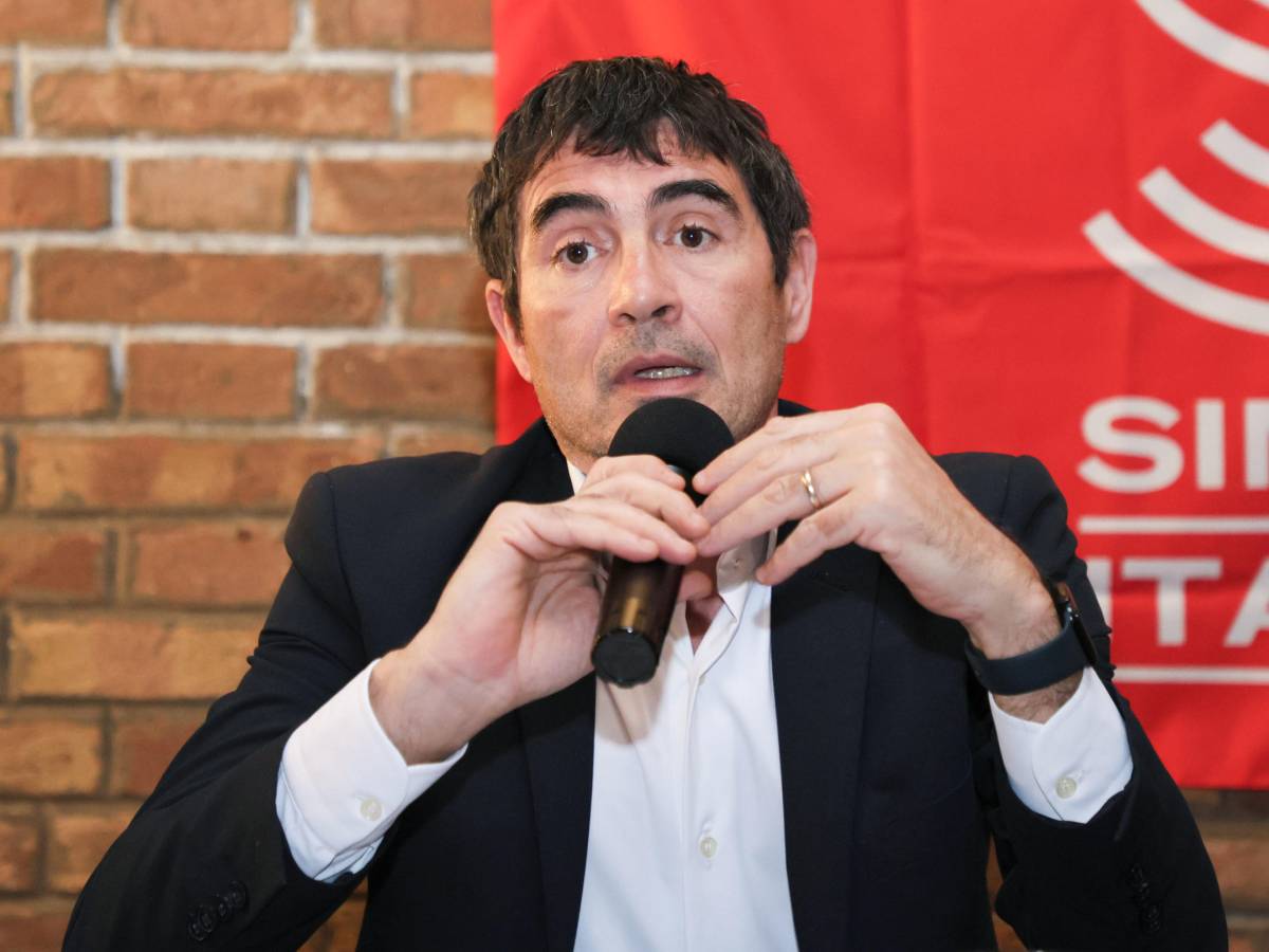 Fratoianni batte il chiodo fisso della sinistra: "Mandiamo a casa Meloni per la dignità dell'Italia" - il Giornale