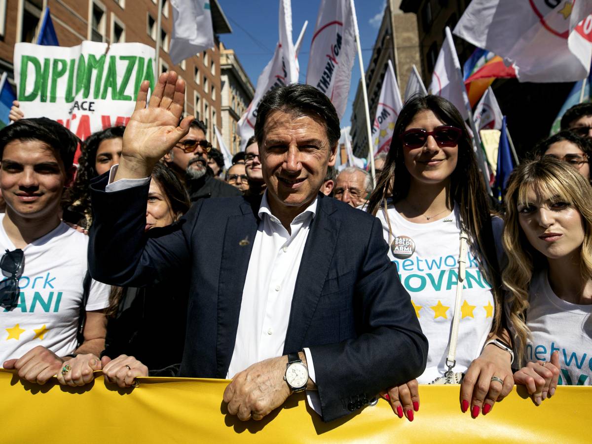 M5S al collasso: senza il Pd rischia zero seggi. E il campo largo perde terreno sul centrodestra M5S al collasso: senza il Pd rischia zero seggi. E il campo largo perde terreno sul centrodestra