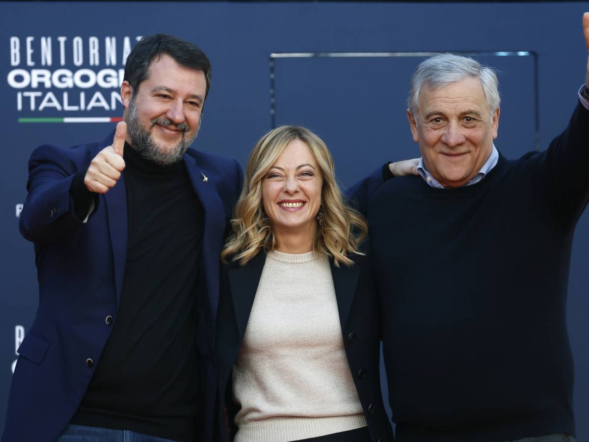 sondaggi centrodestra davanti meloni rimane sopra il 30 male pd e 5 stelle da Ilgiornale.it sondaggi centrodestra davanti meloni rimane sopra il 30 male pd e 5 stelle