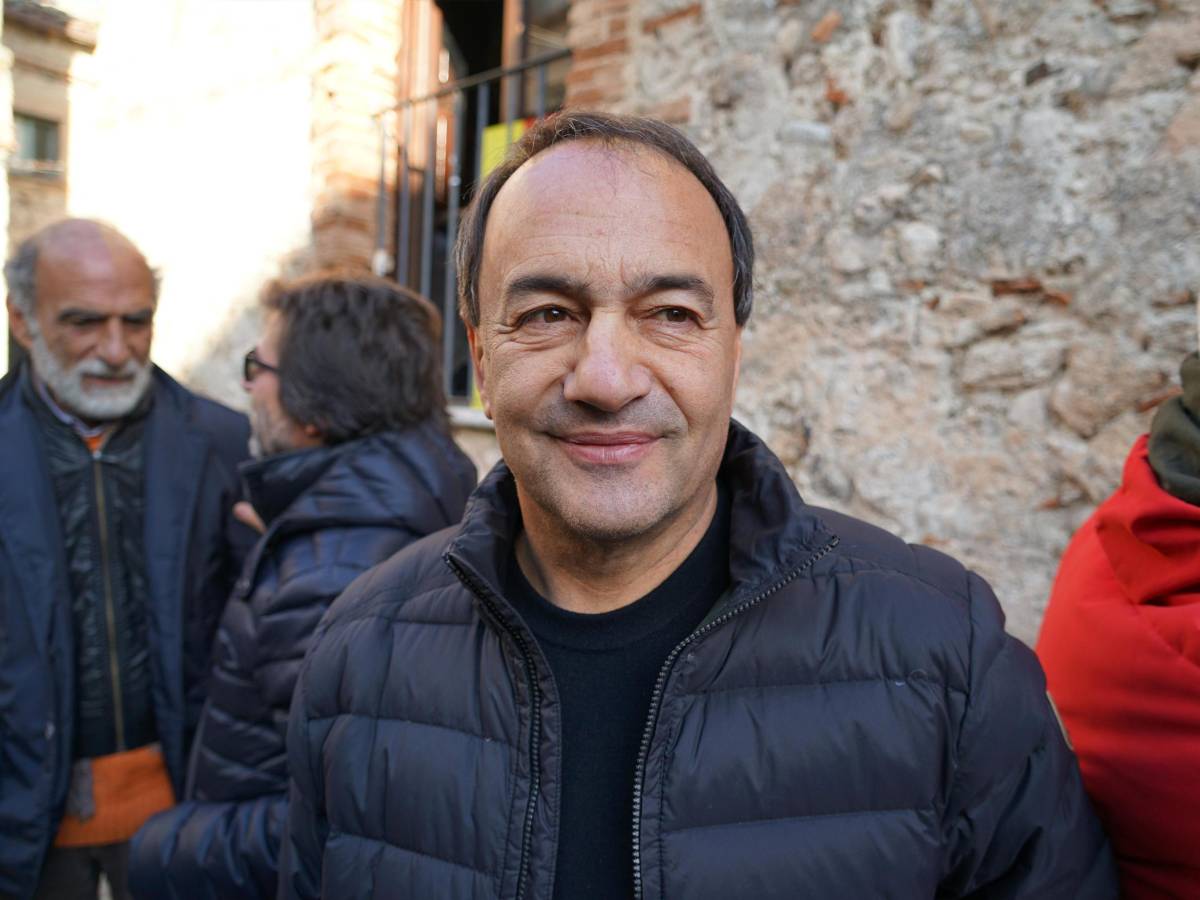 Mimmo Lucano vuol esportare il "modello Riace" per i migranti: ora ci riprova in Ue Mimmo Lucano vuol esportare il "modello Riace" per i migranti: ora ci riprova in Ue