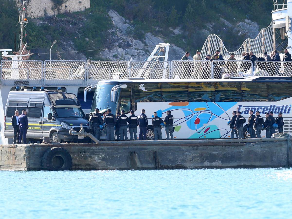 migranti fino 6500 euro per comprare l ingresso in italia 30 ordinanze di custodia cautelare da Ilgiornale.it migranti fino 6500 euro per comprare l ingresso in italia 30 ordinanze di custodia cautelare