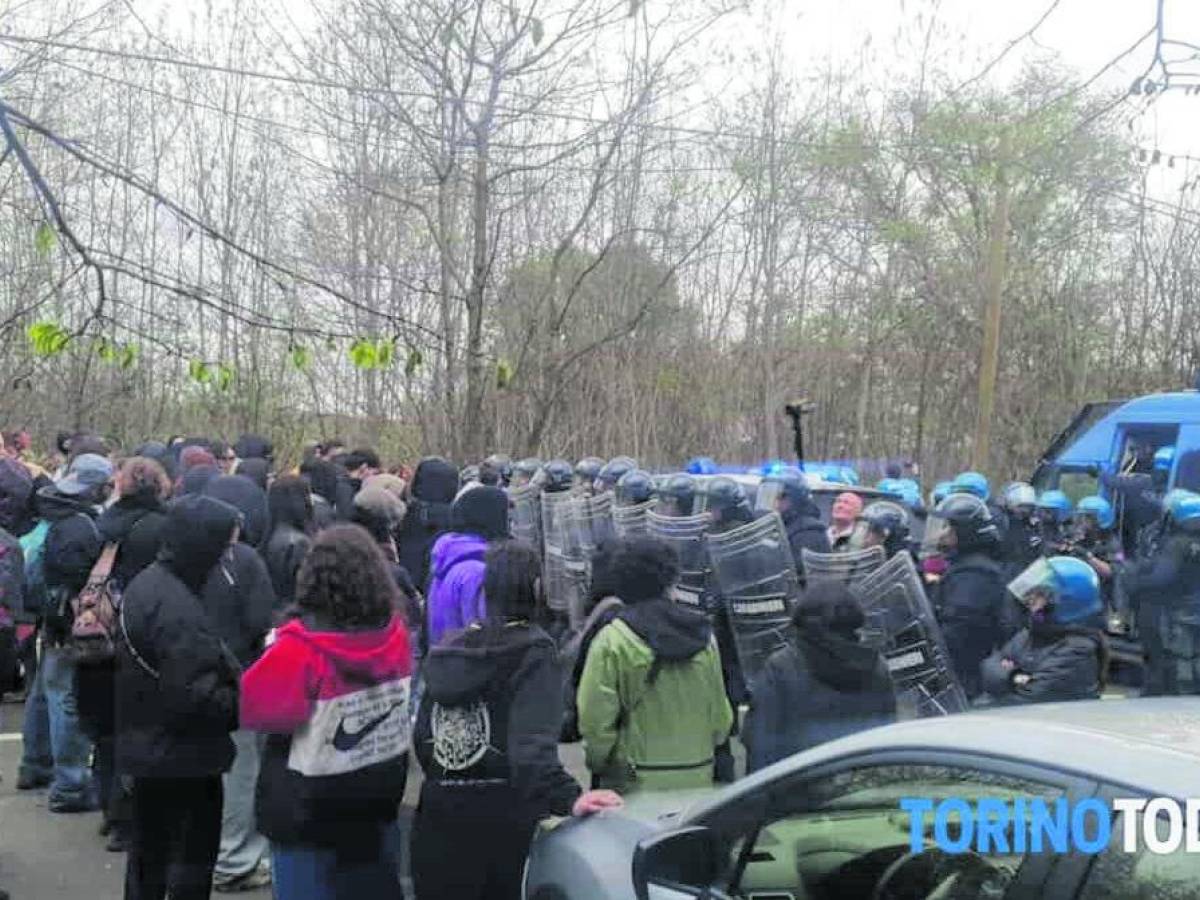 Stop al rave abusivo. Alta tensione e feriti - il Giornale