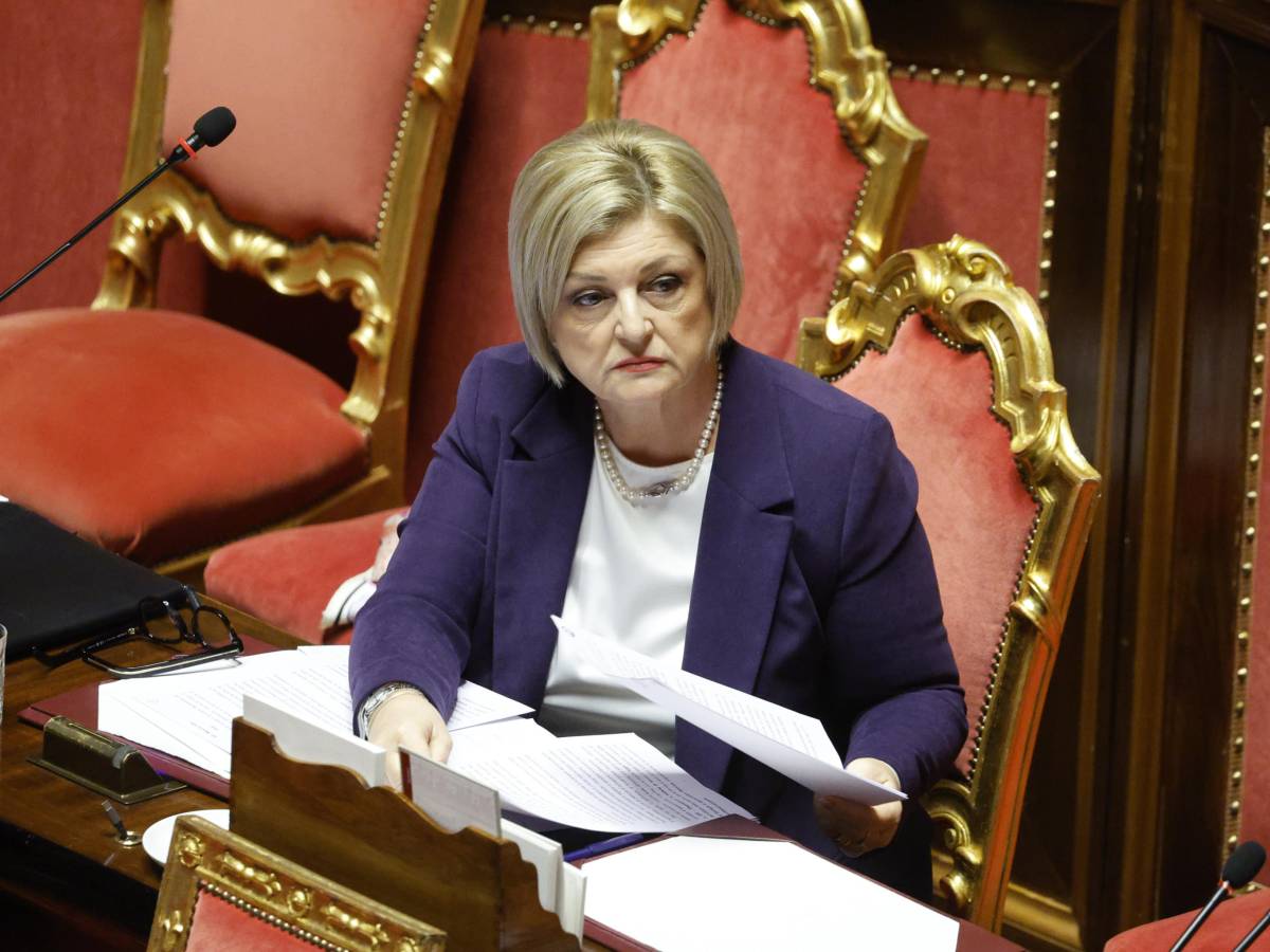"Inversione di rotta su tutti gli stipendi. Nessuna rivolta senza il Reddito" "Inversione di rotta su tutti gli stipendi. Nessuna rivolta senza il Reddito"
