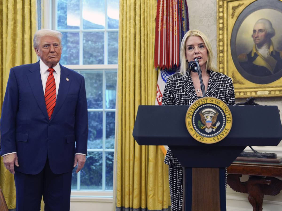 trump silura pam bondi dal dipartimento di giustizia al suo posto arriva il fedelissimo todd blanche da Ilgiornale.it trump silura pam bondi dal dipartimento di giustizia al suo posto arriva il fedelissimo todd blanche