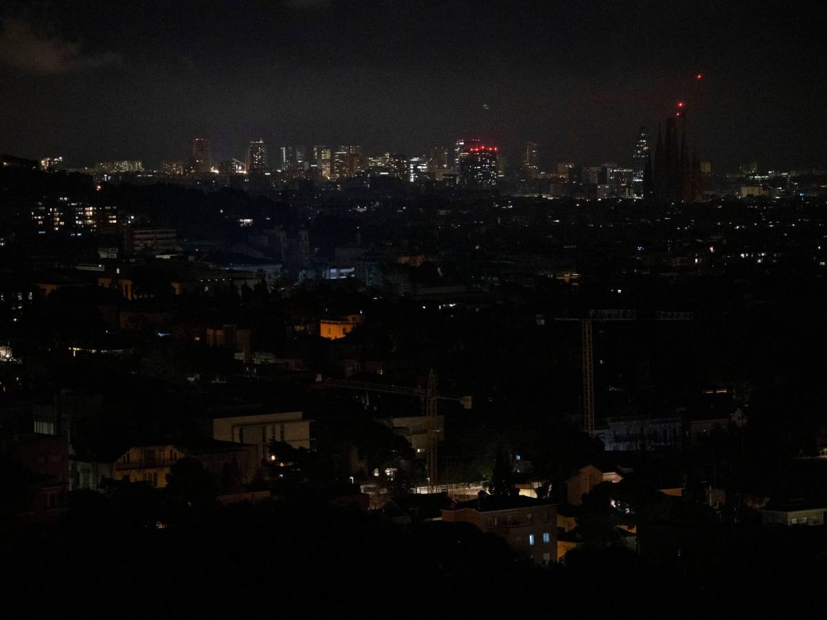 RETE ELETTRICA KO: Il Sistema è Più Fragile di Quanto Pensiamo? Il Blackout Rivela un Pericolo Nascosto. 9 1745927345 azz pzm55yewjj rdafp ansa