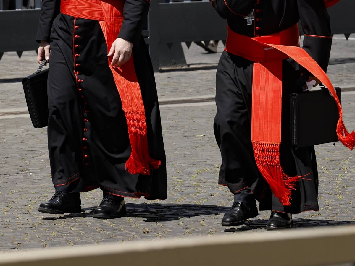 Polemica al pre conclave per il cardinale Cipriani sanzionato. Ma lui si difende