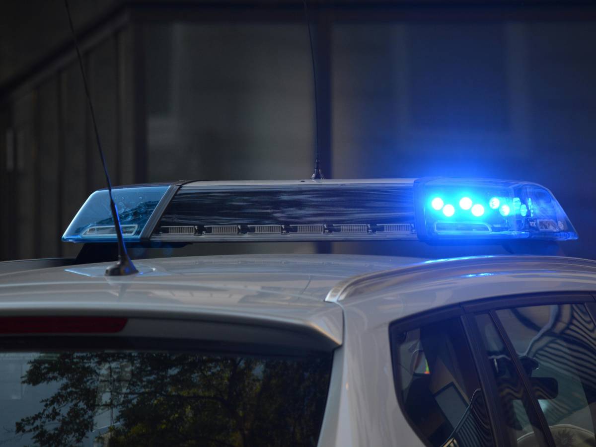 Le entra in casa e la stupra, poi la fuga tra i tetti. L Le entra in casa e la stupra, poi la fuga tra i tetti. L