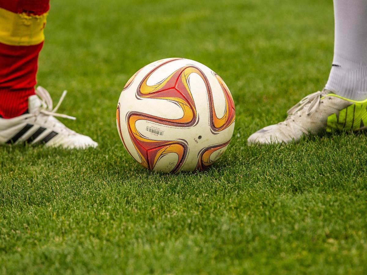Inghilterra, atlete trans bandite dal calcio femminile Inghilterra, atlete trans bandite dal calcio femminile